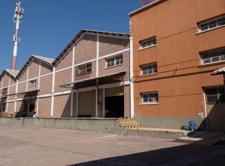 Bodega-Galpón · 3000m² · 7 Ambientes · 8 Cocheras