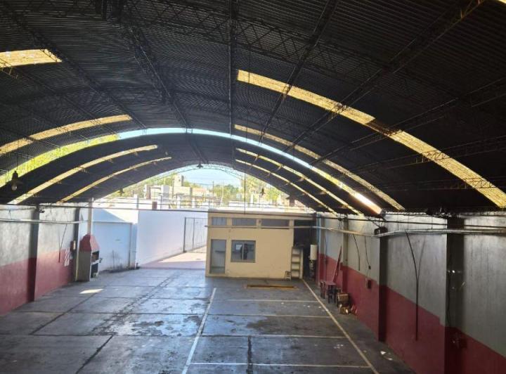 Bodega-Galpón · 565m² · 5 Ambientes · 13 Cocheras