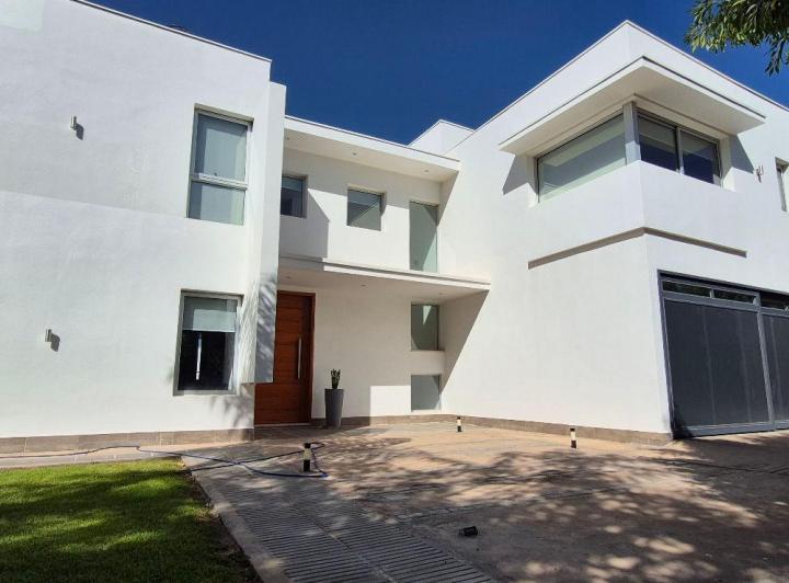 Casa · 450m²