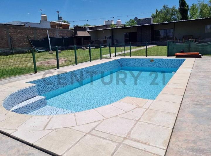 Casa · 145m² · 5 Ambientes · 4 Cocheras