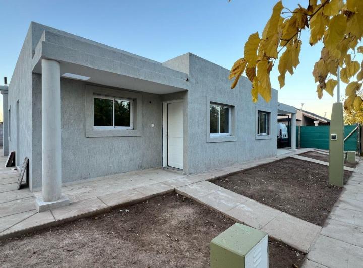 Casa · 100m² · 5 Ambientes · 2 Cocheras