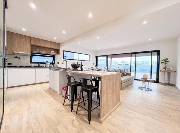 Casa · 175m² · 5 Ambientes · 2 Cocheras