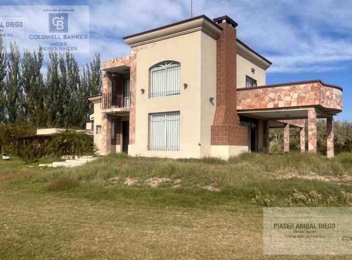 Casa · 234m² · 5 Ambientes · 1 Cochera