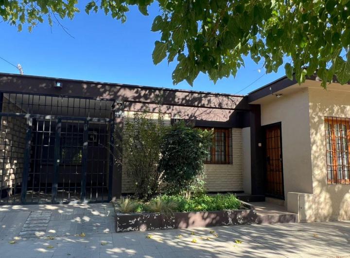 Casa · 153m² · 6 Ambientes · 1 Cochera