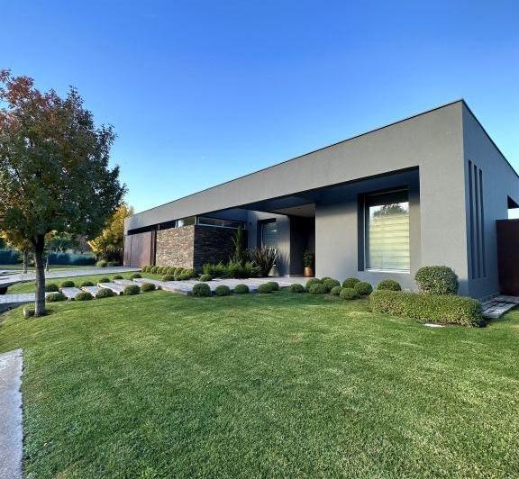 Casa · 420m² · 4 Dormitorios · 1 Cochera