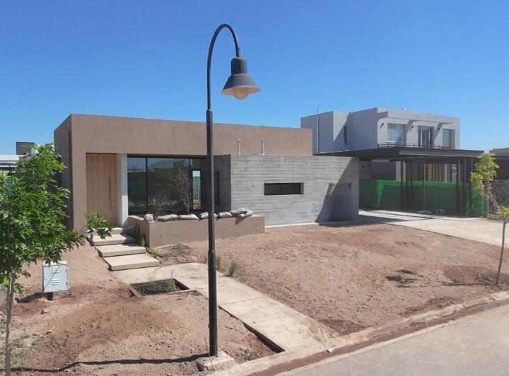 Casa · 200m² · 3 Dormitorios · 2 Cocheras