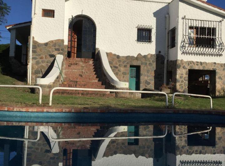 Casa · 200m² · 10 Ambientes · 2 Cocheras
