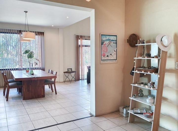 Casa · 350m² · 7 Ambientes · 4 Cocheras