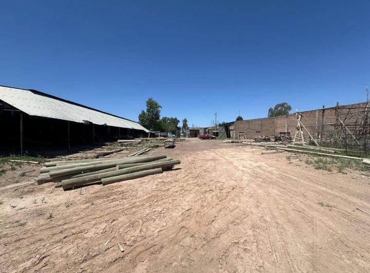 Campo · 1515m² · 10 Ambientes · 6 Cocheras