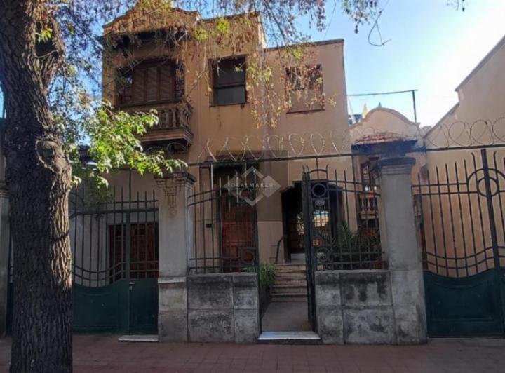 Casa · 350m² · 6 Dormitorios · 5 Cocheras