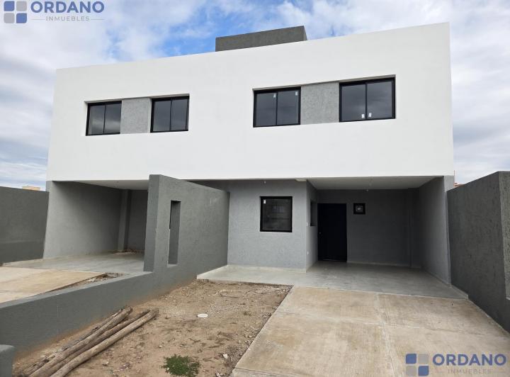 Casa · 130m² · 5 Ambientes · 2 Cocheras