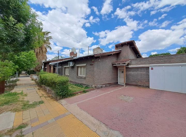 Casa · 123m² · 4 Ambientes · 1 Cochera