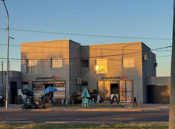 Local comercial · 306m² · 6 Ambientes · 4 Cocheras