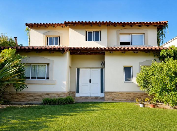 Casa · 320m² · 7 Ambientes · 1 Cochera