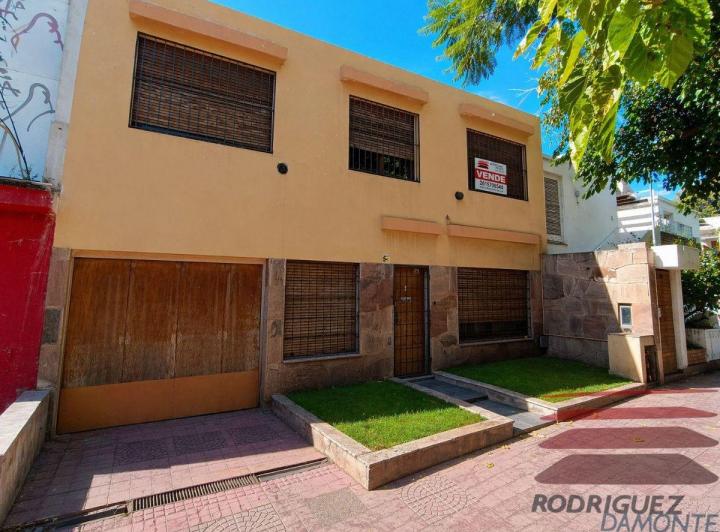 Casa · 295m² · 7 Ambientes · 2 Cocheras