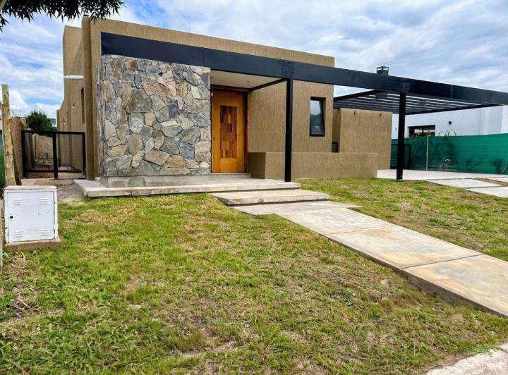 Casa · 155m² · 5 Ambientes · 2 Cocheras