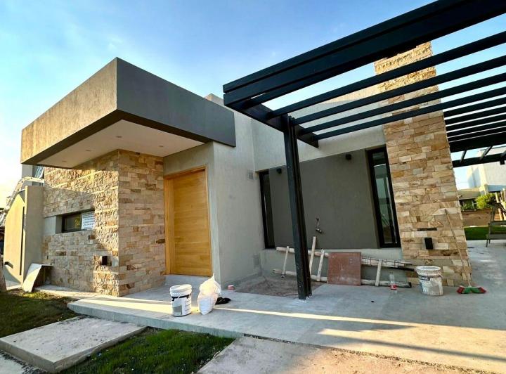 Casa · 150m² · 4 Ambientes · 2 Cocheras