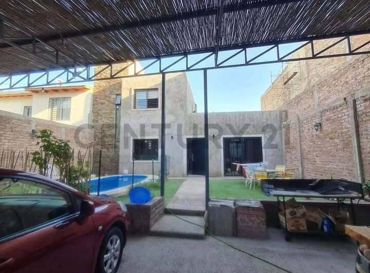 Casa · 100m² · 1 Dormitorio · 2 Cocheras
