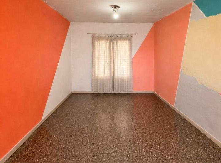 Casa · 90m² · 6 Ambientes · 1 Cochera