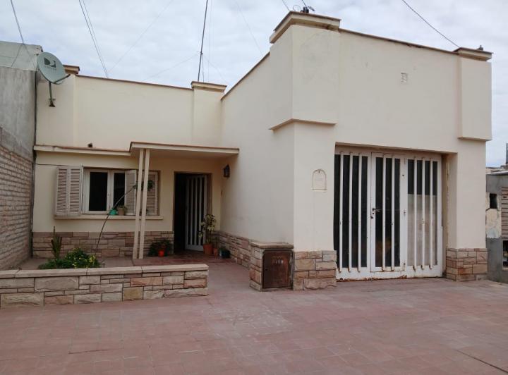 Casa · 100m² · 4 Ambientes · 1 Cochera
