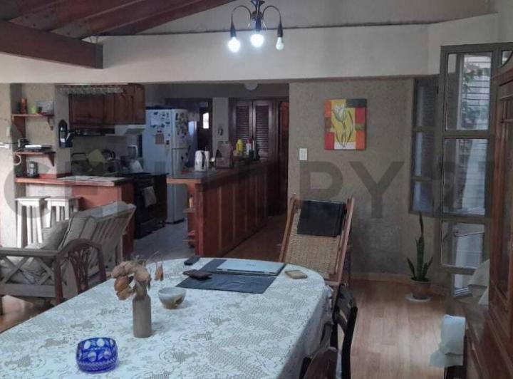 Casa · 211m² · 4 Dormitorios · 1 Cochera