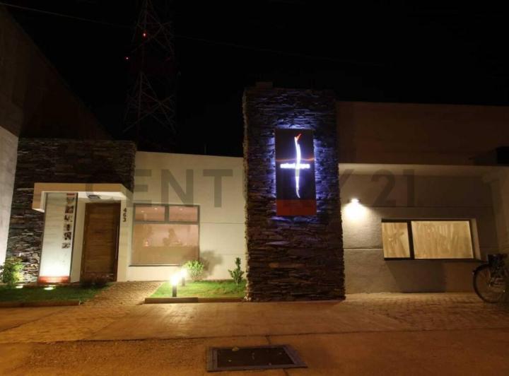 Casa · 200m² · 10 Ambientes · 1 Cochera