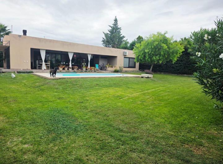 Casa · 160m² · 5 Ambientes · 2 Cocheras