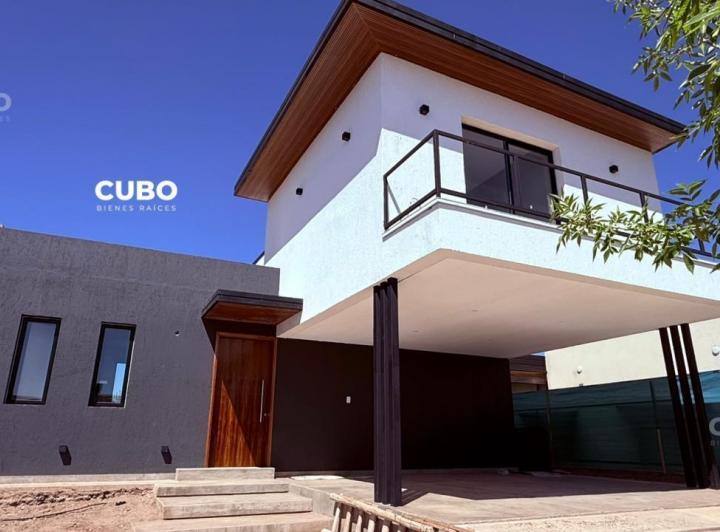 Casa · 250m² · 6 Ambientes · 2 Cocheras