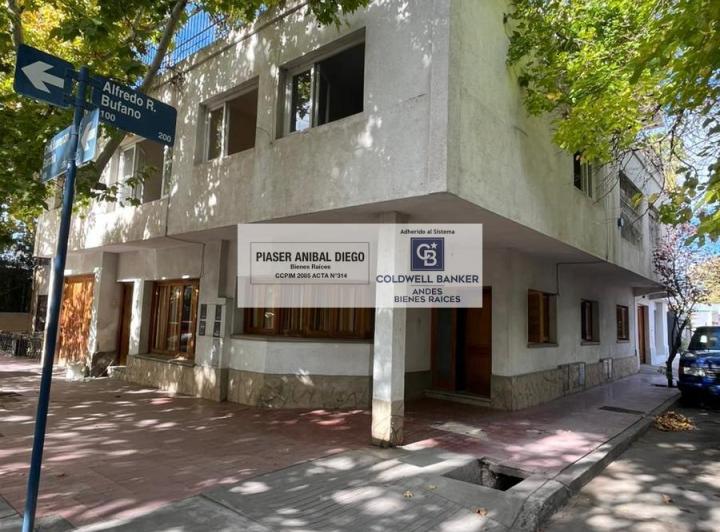 Casa · 392m² · 25 Ambientes · 2 Cocheras