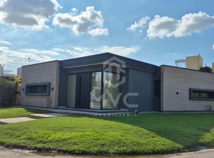Casa · 179m² · 5 Ambientes · 2 Cocheras