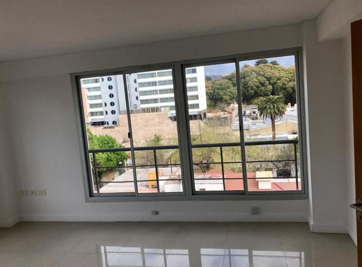 Oficina comercial · 130m² · 6 Ambientes · 2 Cocheras