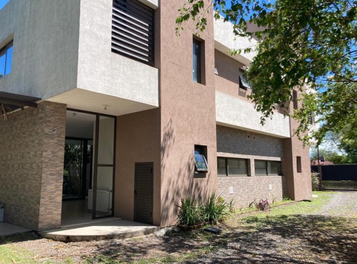 Casa · 146m² · 4 Ambientes · 2 Cocheras