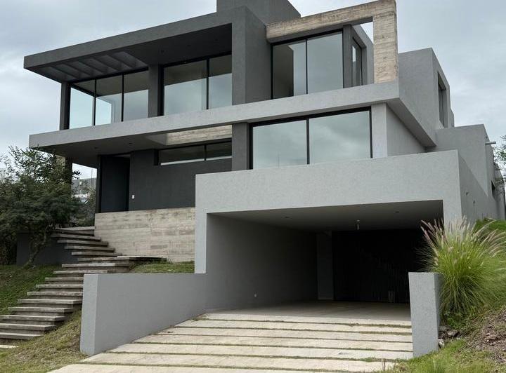 Casa · 480m² · 12 Ambientes · 2 Cocheras
