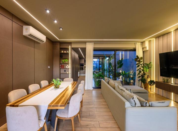 Casa · 260m² · 8 Ambientes · 2 Cocheras