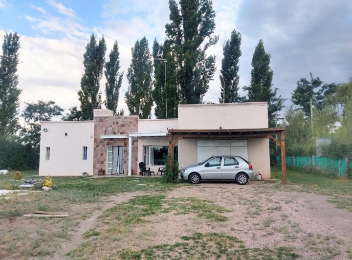 Casa · 140m² · 4 Ambientes · 3 Cocheras