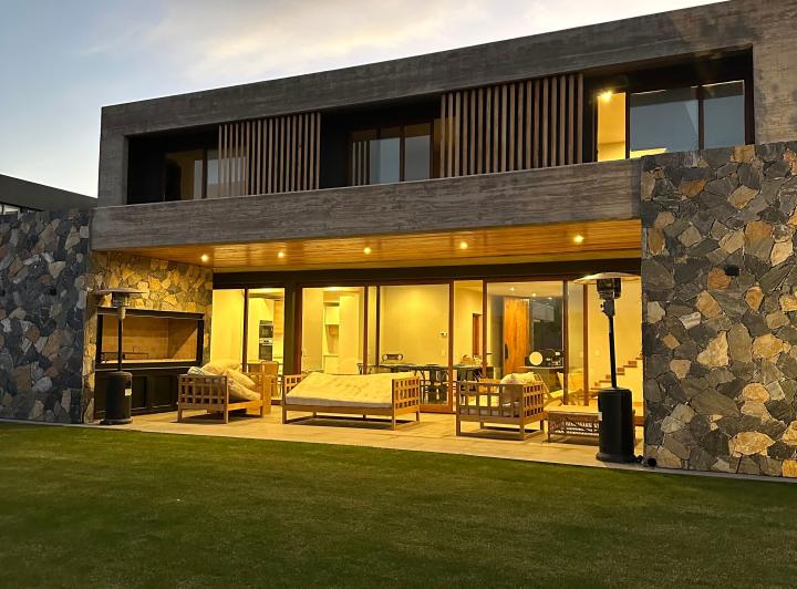 Casa · 390m² · 1 Ambiente · 2 Cocheras