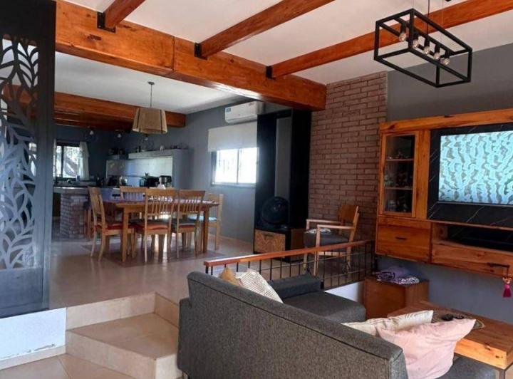 Casa · 165m² · 4 Ambientes · 1 Cochera