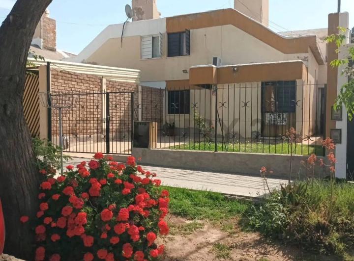 Casa · 120m² · 5 Ambientes · 1 Cochera