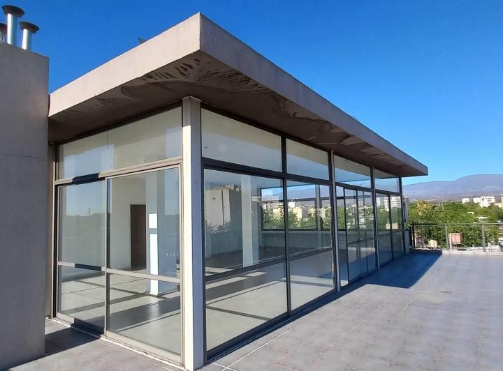 Oficina comercial · 225m²