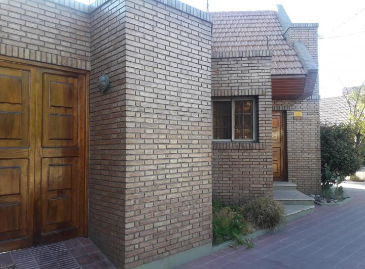 Casa · 170m² · 5 Ambientes · 2 Cocheras