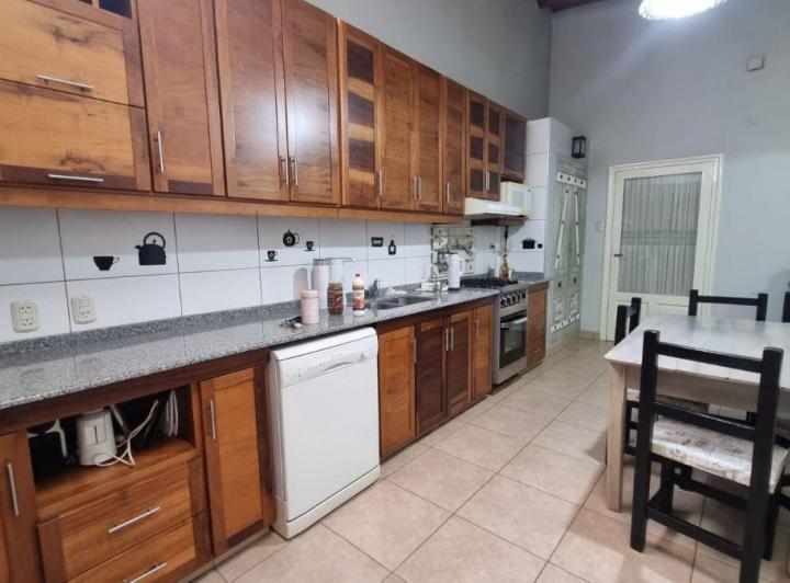 Casa · 205m² · 4 Ambientes · 2 Cocheras