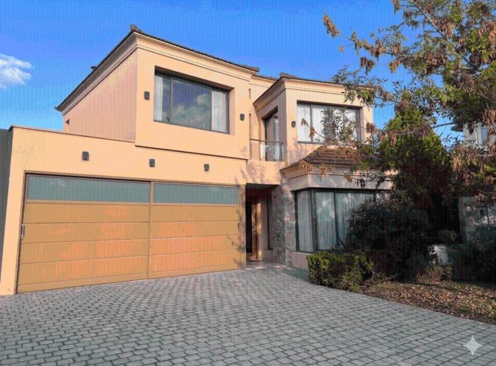 Casa · 256m² · 4 Ambientes · 1 Cochera