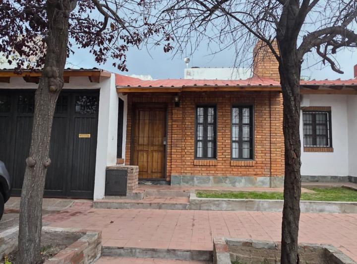 Casa · 200m² · 7 Ambientes · 1 Cochera