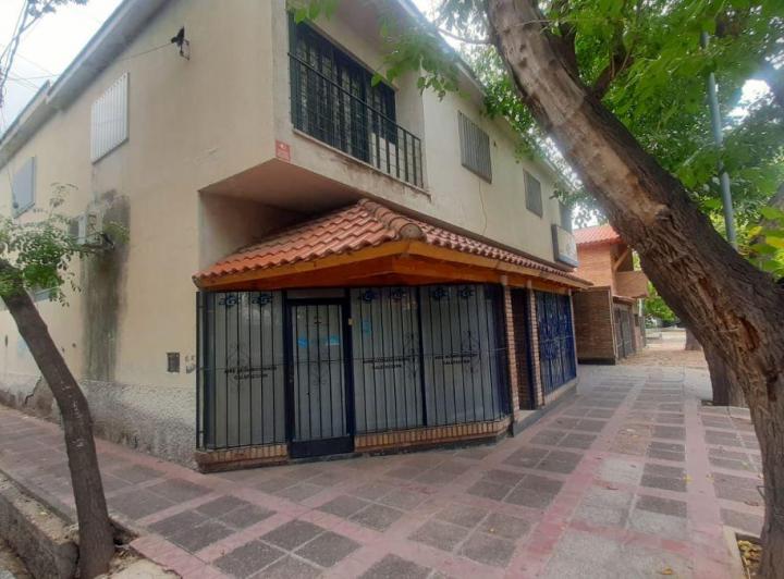 Casa · 290m² · 10 Ambientes · 3 Cocheras