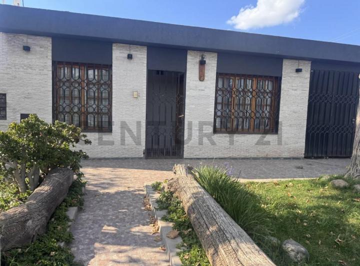Casa · 180m² · 6 Ambientes · 2 Cocheras