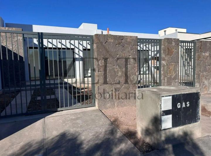 Casa · 92m² · 3 Ambientes · 1 Cochera