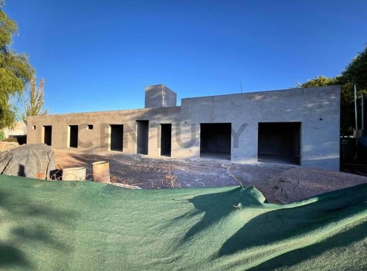 Casa · 150m² · 8 Ambientes · 2 Cocheras