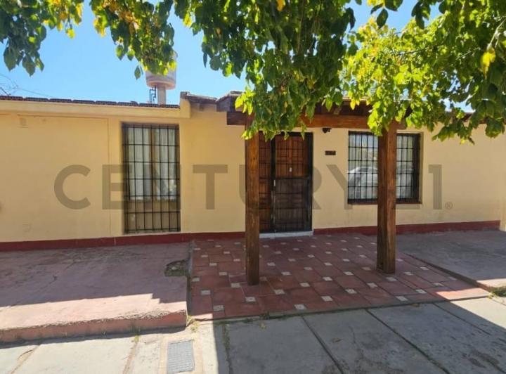 Casa · 176m² · 5 Ambientes · 2 Cocheras