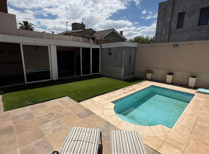 Casa · 290m² · 4 Dormitorios