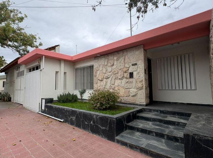 Casa · 192m² · 6 Ambientes · 1 Cochera